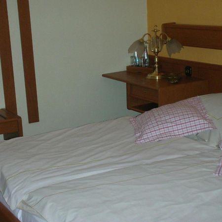 Hotel Restaurant Buergerstube Ulmen Zewnętrze zdjęcie